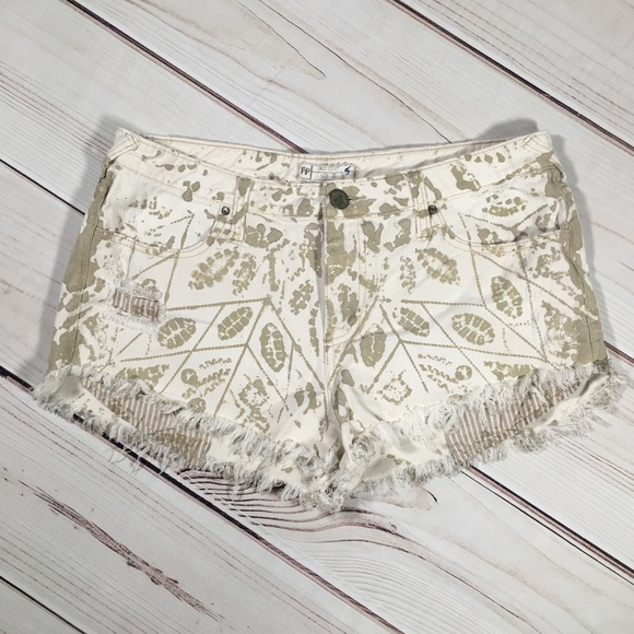 FREE PEOPLE White Distressed Cutoff Shorts Size 31 - Picture 1 of 6